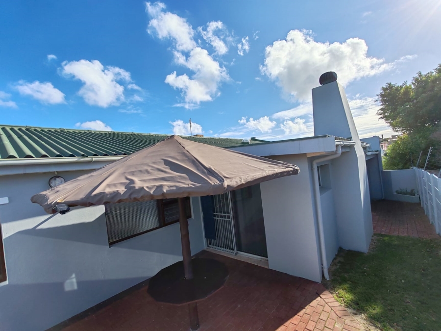 3 Bedroom Property for Sale in De Kelders Western Cape